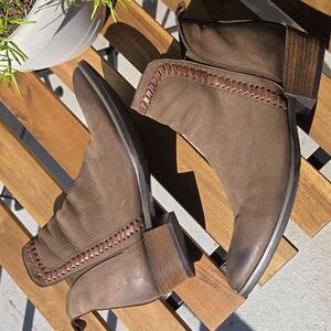 Bueno Lodi Tobacco Nubuck Leather Ankle Boots Block Heel Zip 42 US 10